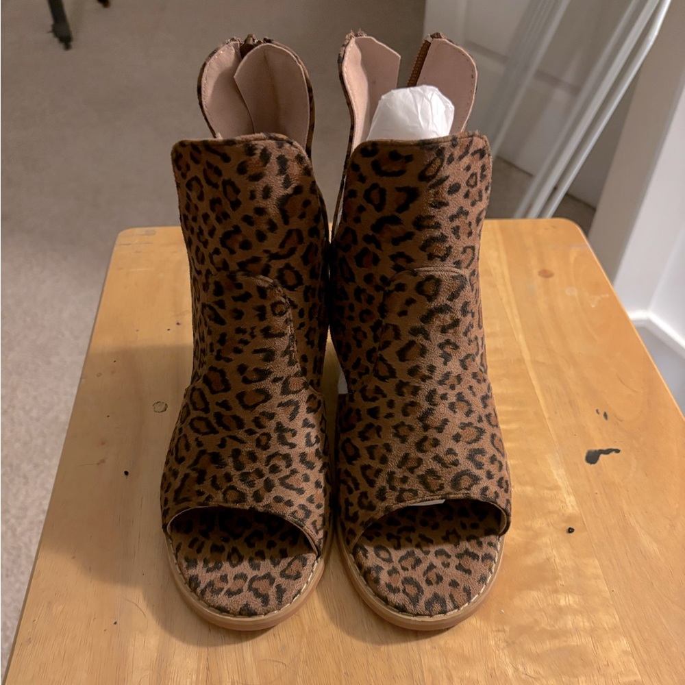 Jokingly Animal Print Zip Up Ankle Booties Size 7 never worn